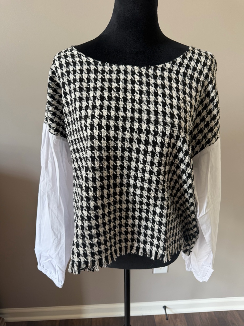 eesome Black & White Houndstooth Mixed-Media Top Large